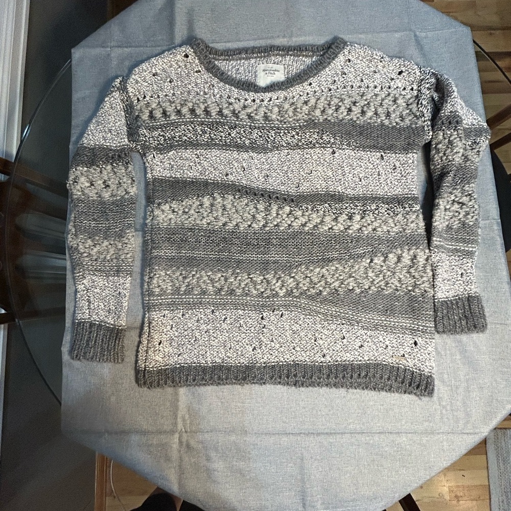 Abercrombie & Fitch Gray and White Knit Sweater